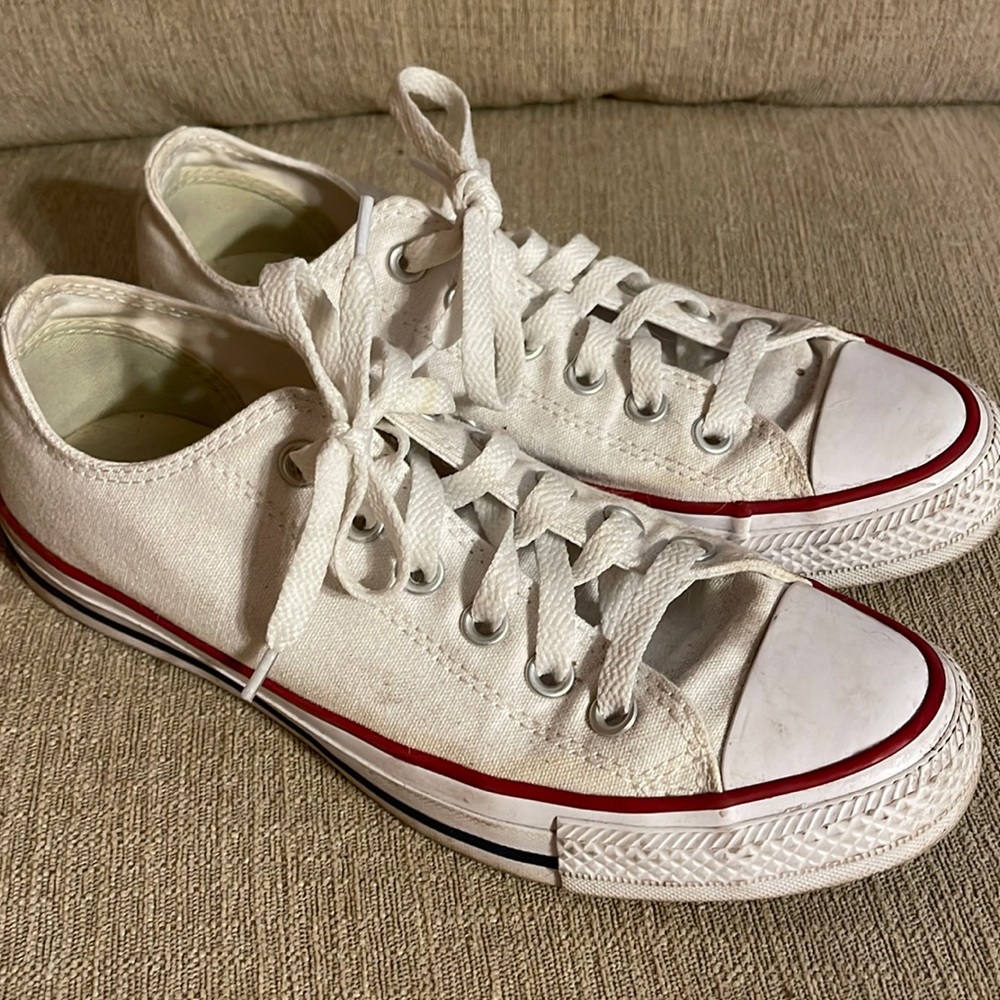 White converse low top